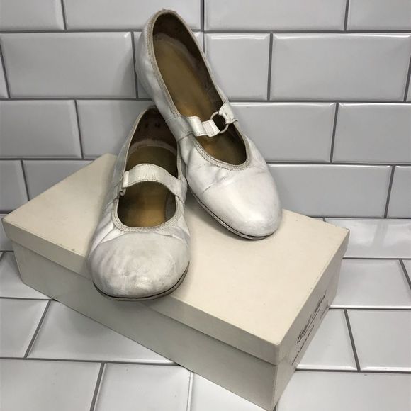 VINTAGE COAST SHOES Size 8 White Dance/Theater Shoes With Original Box; Preloved - Picture 1 of 10